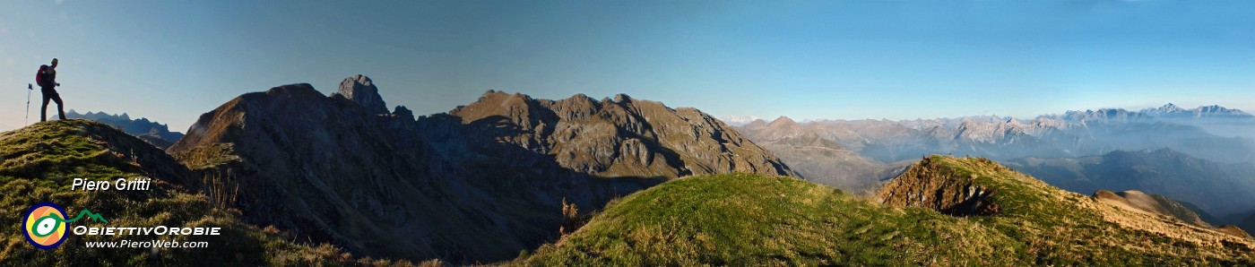 71 In vetta al Trionen con vista in Valletto e Ponteranica.jpg